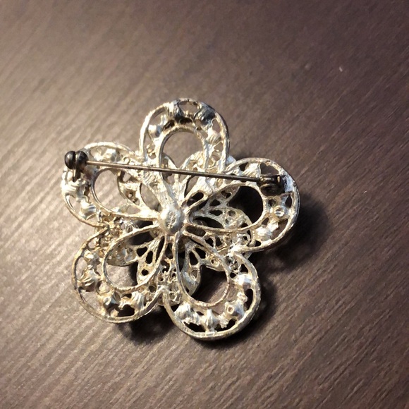 Free 🔥with purchase of $15+ Vintage brooch - Picture 2 of 3